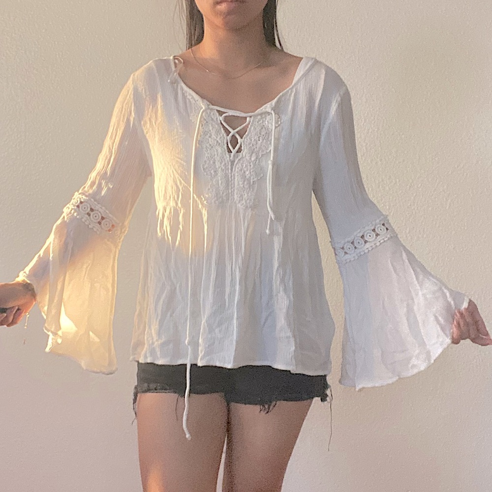 Beachy boho white flowy long sleeve blouse
